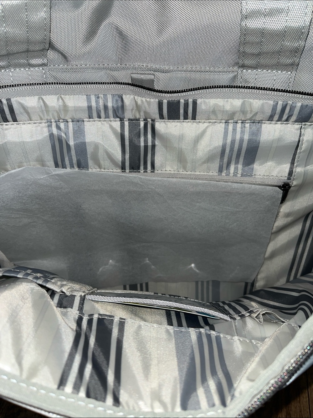 LUG - Locomotion Ultra X RFID Rolling Travel Bag in Cloud Grey (5.75 lbs) - Picture 10 of 11